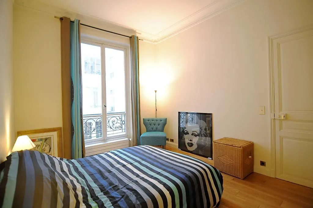 Couette-café Champs Elysees Homestay - Air Conditioning Paris