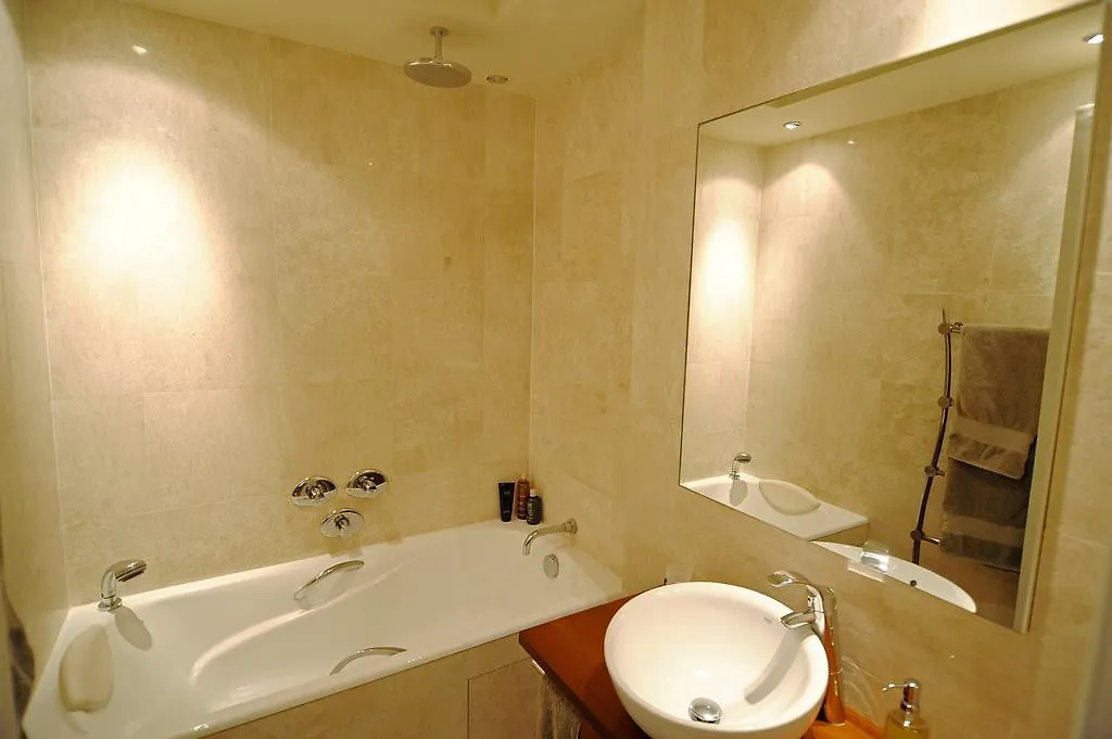 Champs Elysees Homestay - Air Conditioning Paris